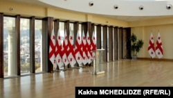 Президента Грузии отныне будет избирать не народ, а 300 делегатов-представителей – такой порядок подразумевает документ, разработанный конституционной комиссией