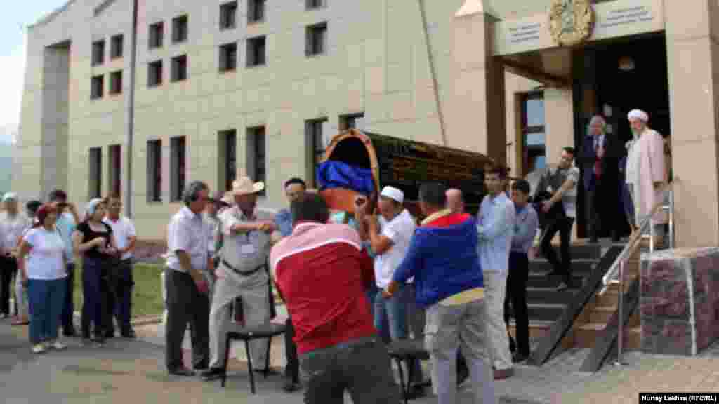 Панихида прошла в музее &laquo;Есик&raquo;.