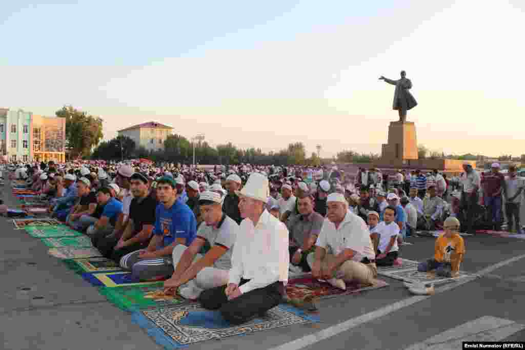 Ошто 2005-жылдан бери борбордук аянтта айт намаз эми гана окулду.