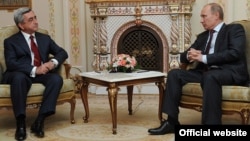Встреча президента Армении Сержа Саргсяна и тогдашнего премьер-министра России Владимира Путина в Москве, 25 октября 2011 г.