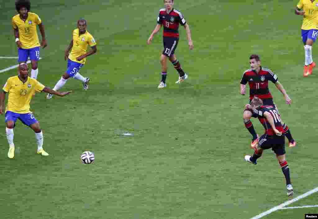 Момент матча между сборными Бразилии и Германии.&nbsp;