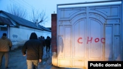 Ош шаарында буздурулуп жаткан мыйзамсыз курулуштар. Сүрөттүн бул окуяга тиешеси жок.