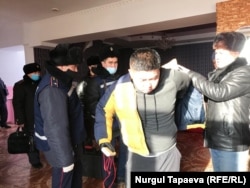 Мурагер Алимулы полицияда көрсөтмөдөн кийин. 22-январь, 2021-жыл.