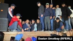 Мелис Мырзакматов 2020-жылы 7-октябрда Ошко кайтып келип, аянттагы элге кайрылып сөз сүйлөп жаткан учуру.