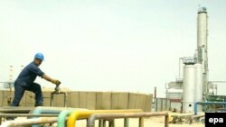 Нефть бәясе күптөрле янауларга бәйле