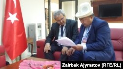 Кожогелди Култегин менен Жедигер Саалаев.