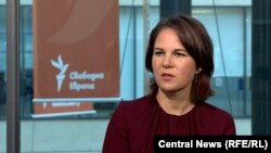 Германиянын тышкы иштер министри Анналена Бербок "Эркин Европа/Азаттык" радиосуна маек курууда. 2022-жылдын 26-июлу. 