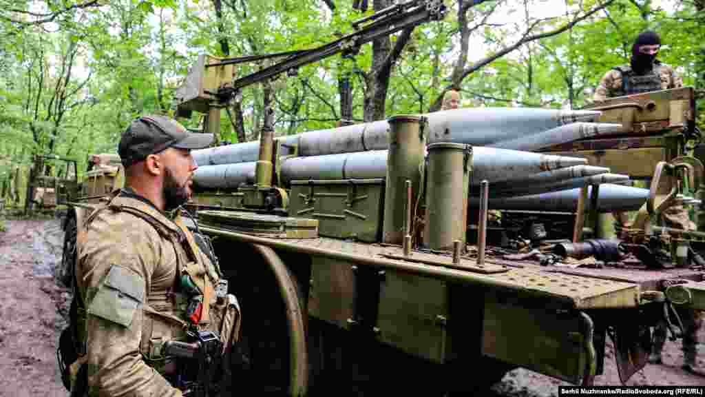 Калібр РСЗВ &laquo;Буревій&raquo; &ndash; 220 мм та може використовувати всі наявні реактивні снаряди для РСЗВ &laquo;Ураган&raquo;, а також нові, зі збільшеною з 35 до 65&nbsp;км дальністю знищення цілей, які розробляє КБ &laquo;Південне&raquo;&nbsp;