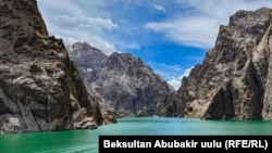 Ат-Башы районундагы Көл-Суу көлү. 2022-жылдын 30-июлу. 
