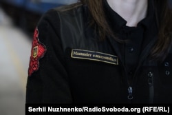 Робоча форма Катерини Єсипчук. Професія машиніста електропоїзда була забороненою для жінок до 2017 року