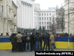 Урядовий квартал під охороною Майдану, Київ, 22 лютого 2014 року