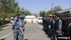 Тажикстандын кол салуусунан улам  Баткенде күч түзүмдөрү күчөтүлгөн тартипте кызмат өтөп жатат. 