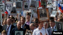 Участники акции "Бессмертный полк"