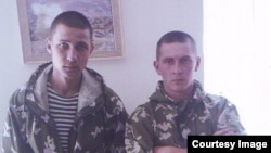 Ильдар Сахапов и Федор Басимов, обвиняемые в убийстве солдаты 201-й российское военной базы в Таджикистане