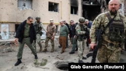 Генеральний секретар ООН Антоніу Ґутерріш під час відвідин міста Ірпеня на Київщині, в якому було задокументовано низку воєнних злочинів російських військових. Ірпінь, 28 квітня 2022 року