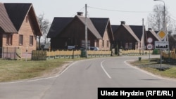 Аднатыпныя дамы ў вёсцы Александрыя Шклоўскага раёна. Архіўнае фота