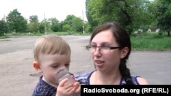 Жителька Горлівки з дитиною