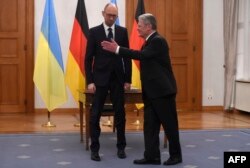 Прем’єр-міністр України Арсеній Яценюк та президент Німеччини Йоахім Ґаук. Берлін, 7 січня 2015 року