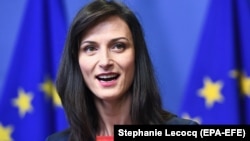 Боротьба з дезінформацією і пропагандою в співпраці ЄС із Facebook, Google чи Twitter повинна здійснюватися «глибше й швидше», заявила Марія Ґабріель