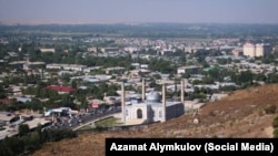 Ош шаарындагы мечиттердин бири. Архив 