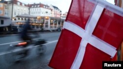 Дзяржаўны сьцяг Даніі. Капэнгагэн. Архіўнае фота