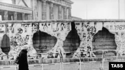 Берлинская стена, январь 1990 года