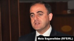 В ответ на обвинения со стороны представителей «Национального движения» Нармания пообещал опубликовать подробную информацию о солидных премиях бывших высокопоставленных чиновников