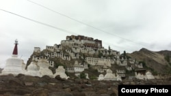 Тибеттеги Лхасанын Потала сарайын элестеттирген Тиксэ Гомпа