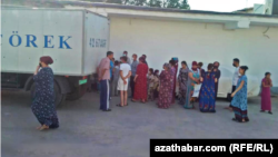 Продовольственный кризис - дефицит хлеба и муки в Туркменистане продолжается с декабря 2017 года.