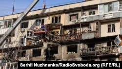  Пошкоджена багатоповерхівка в Деснянському районі Києва, 14 листопада 2025 року 