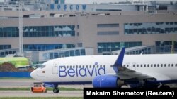Літак «Белавіа» в аеропорту Москви