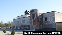 Кизляр, вид на завод КЭМЗ