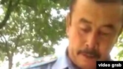 Отамурод Каримов в грубой форме отгоняет от себя парня, вмешавшегося в его дела