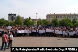 В акції беруть участь кілька сотень людей