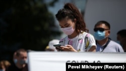 Горожане в защитных масках. Иллюстративное фото.