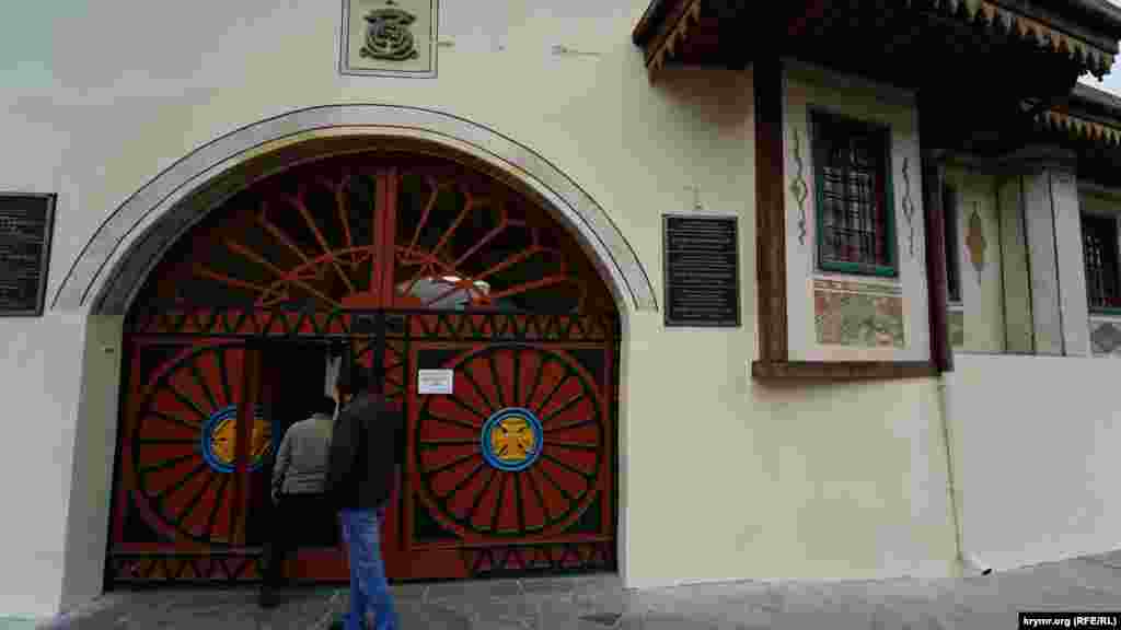 Сам палац із 1 листопада перейшов на зимовий режим роботи &ndash; з вихідними у вівторок і середу