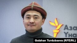 Улан Үсөйүн