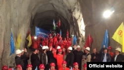 Ангрен - Пап темир жолундагы туннелдин ачылышы.