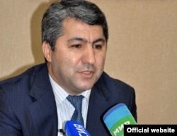 Муҳиддин Кабирӣ мегӯяд, ин шабакаи телевизионӣ ба ҲНИТ рабте надорад.