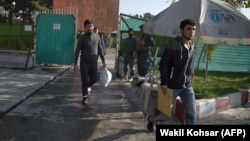 Германиядан башпаанек албай калган ооганстандыктардын Кабулга келген учуру. Сентябрь, 2017-жыл.