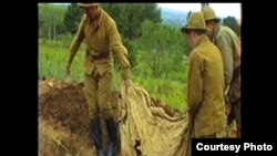 Кыргызстандык режиссер Алижан Насировдун «Ата-Бейит» даректүү тасмасынан бир көрүнүш. Иллюстрациялык сүрөт.