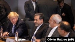 15-майда Боюсселде Ирандын, Британиянын, Франциянын жана Германиянын тышкы иштер министрлери жолугушту. 