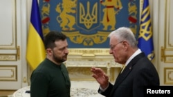 Владимир Зеленский (солдо) жана Кит Келлог. Киев. 20-февраль, 2025-жыл.