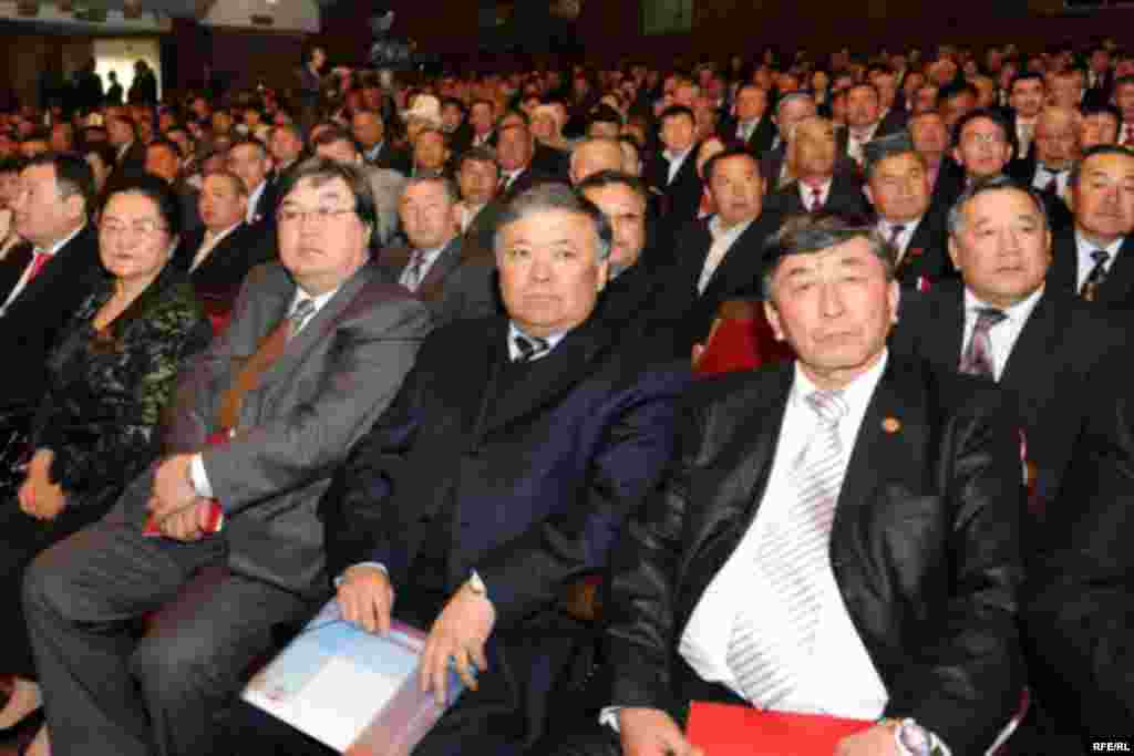 Курултайга  344 делегат катышты. - Kyrgyzstan - Congress of Pro-Presidential Party “Ak jol” to nominate K.Bakiev to Presidential Election. 1May2009