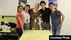 Кичәләрнең берсендә. "Без - аерылмас дуслар!"