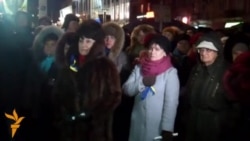 Мітингувальники у Дніпропетровську під дощем вимагають імпічменту президента