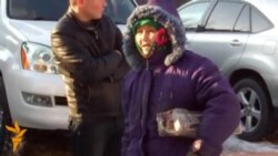 Прохожая призывает к намазу