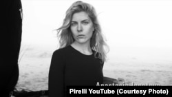 Анастасия Игнатова в образе для календаря Pirelli