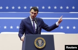 Чарлі Кэрк, архіўнае фота