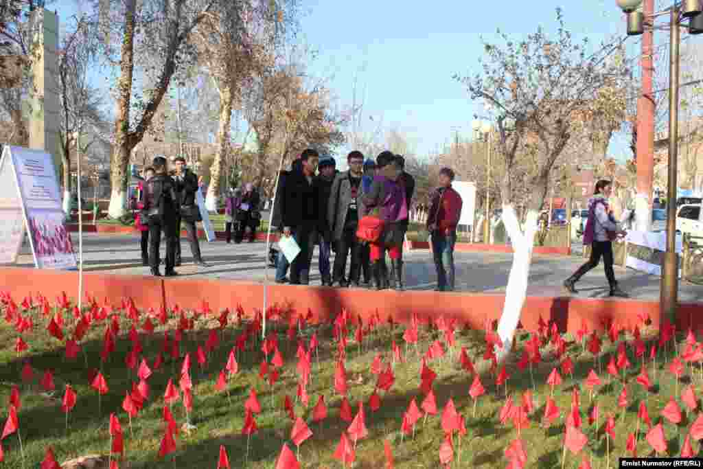2 тысячи белых флагов — женщин и девочек, переживших сексуальное насилие во время похищения